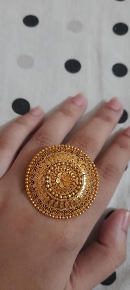 Bengali Gold Ring Design, Big Gold Rings For Women Indian, Anguthi Design Gold, Tikli Jewelry Gold, Antique Gold Rings For Women, Bridal Rings Indian Gold, Big Rings Indian Gold, Gold Bangles Design Modern, Modern Mangalsutra Designs Gold