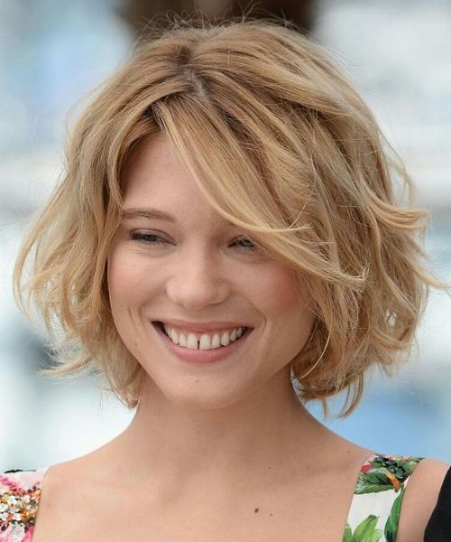 Ever Beautiful Wind Blown Short Layered Hairstyles 2018 Short Thick Wavy Hair, Short Wavy Hairstyles For Women, Sanggul Modern, Thick Wavy Hair, Wavy Bob Hairstyles, Wavy Haircuts, Haircut Styles, Wavy Hairstyles, Short Wavy Hair