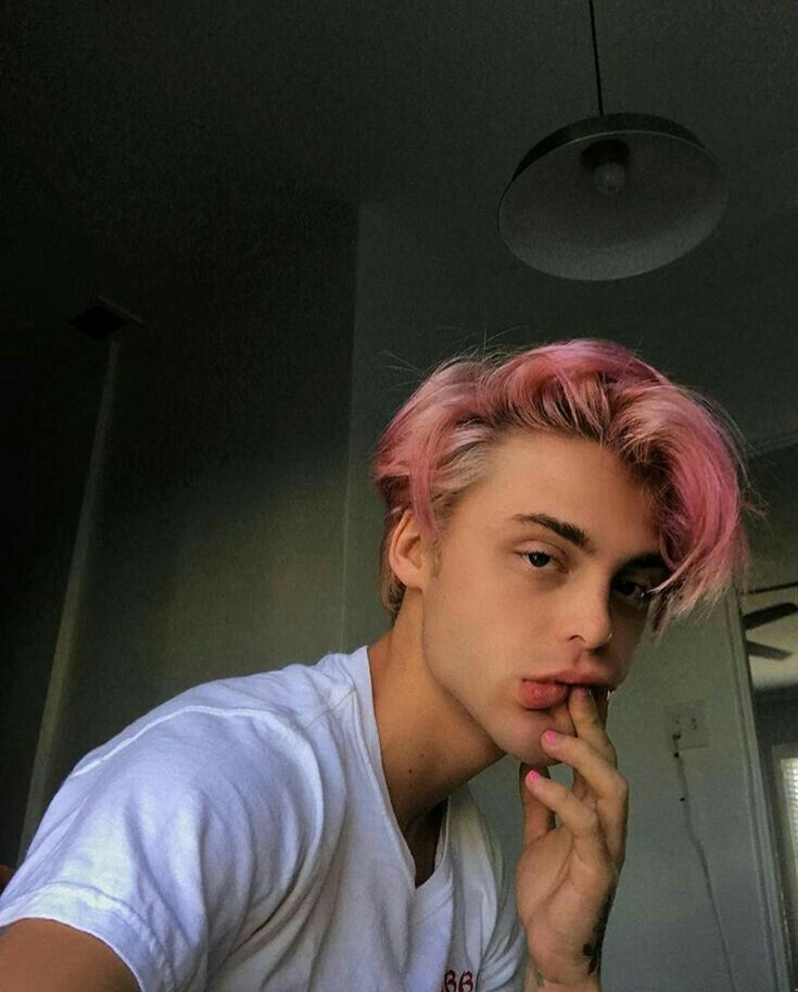 Cabelo rosa | Pink hair guy, Boys dyed hair, Men hair color