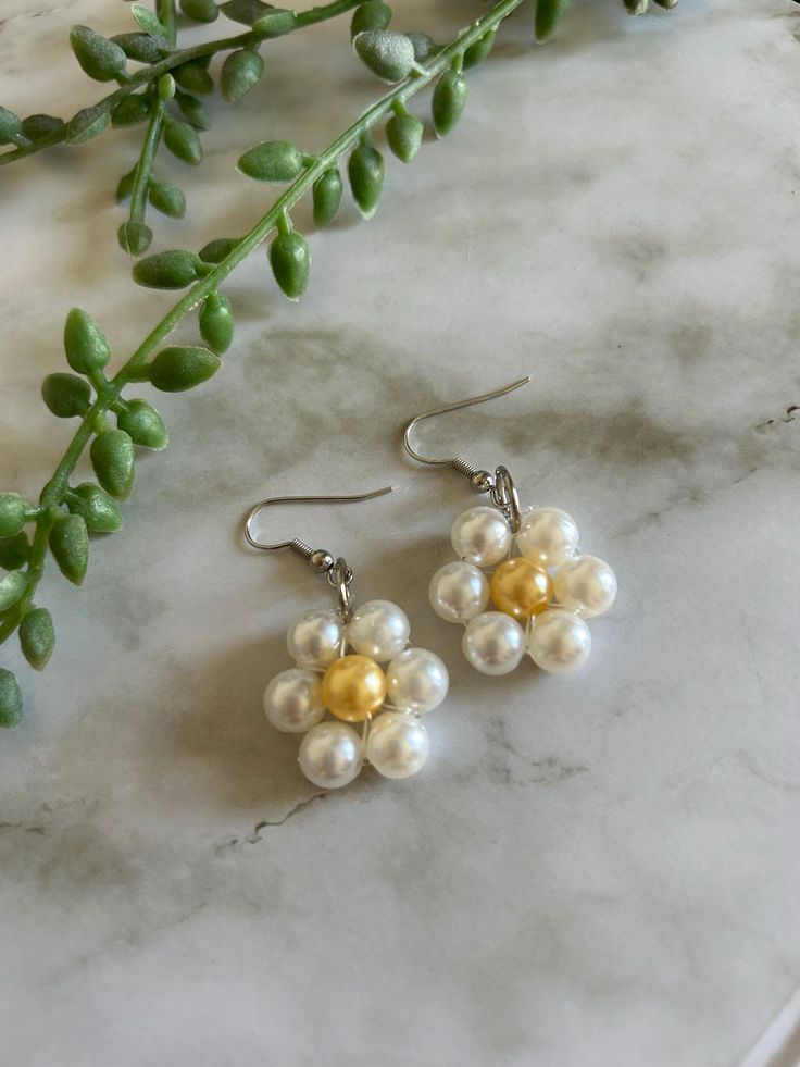 Daisy Earrings Bead Flower Earrings, Bead Flower, Michigan City, Earring Ideas, Daisy Earrings, Flower Earrings, Jewelry Ideas, Jewelry Earrings Dangle, Etsy Earrings