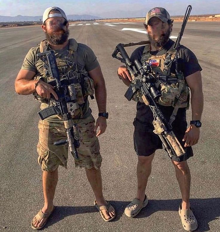 215 Me gusta, 1 comentarios - @heaviesthitters en Instagram: "Blocks and Crocs - USASOC" Delta Operator, Delta Force Operator, Special Forces Army, Marine Special Forces, Special Forces Gear, Special Air Service, Us Navy Seals, Us Special Forces, Military Action Figures