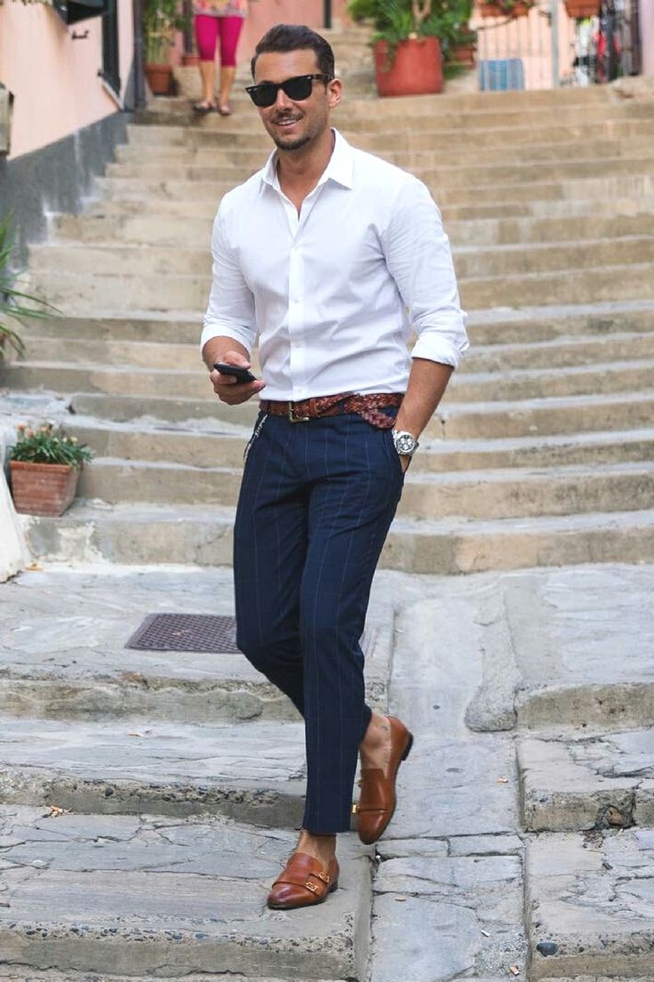 Navy & White Outfit Inspiration For Men #mens #fashion White Shirt Outfits, Mens Fashion Smart, Mens Fashion Blog, Classy Men, Traje Casual, Trendy Summer Outfits, Sharp Dressed Man, Mens Fashion Summer, Blue Pants