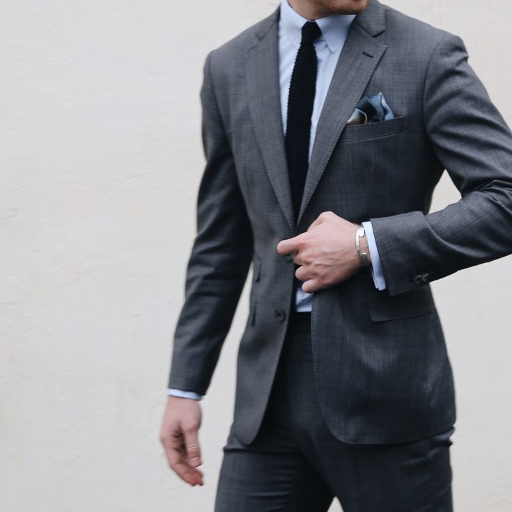 Colour Suits For Men, Hollywood Suits, Tuxedo Ideas, Mens Suits Navy, Father Of The Bride Outfit, Dapper Fashion, Smart Wardrobe, Grey Suit Wedding, Grey Suits