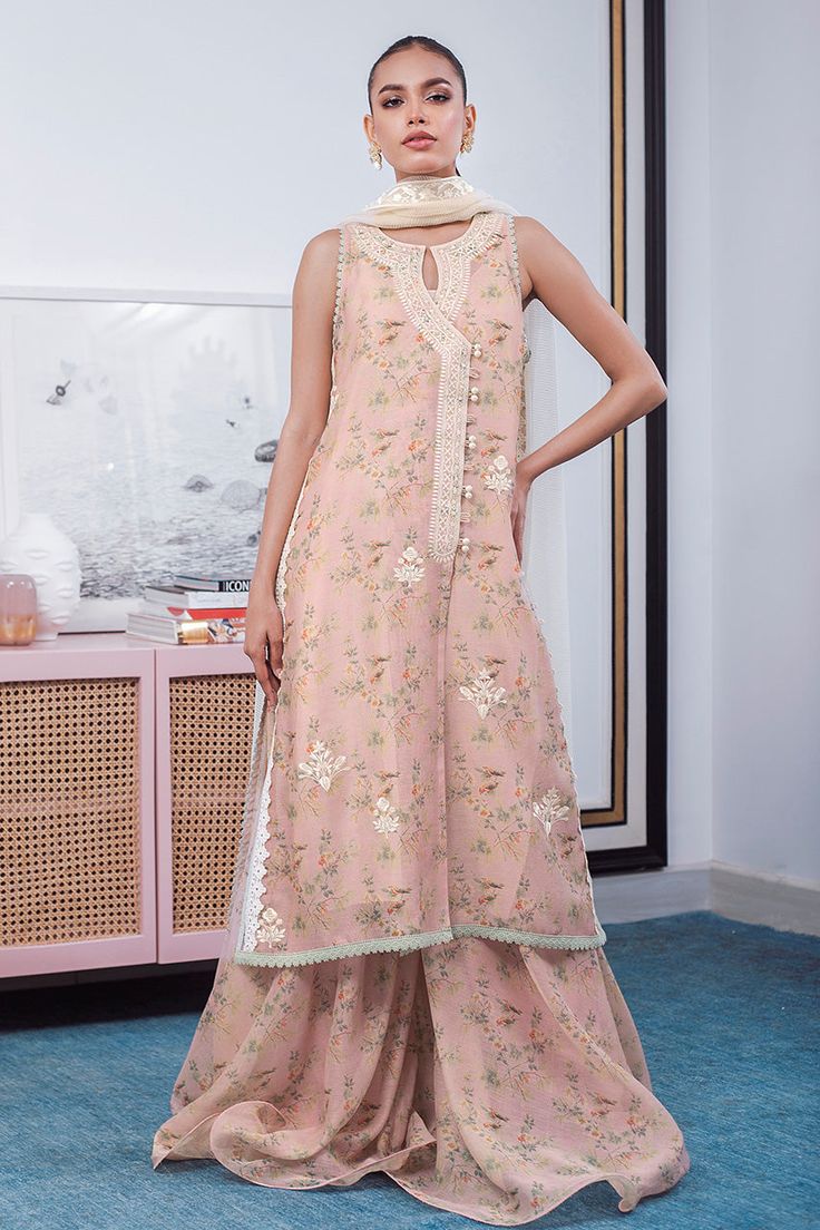 Overlapping Neckline, Long Kurta, Embroidered Motifs, Net Dress, Ethnic Design, Pakistani Actress, 2023 Fashion, Clothing Hacks, How To Dye Fabric