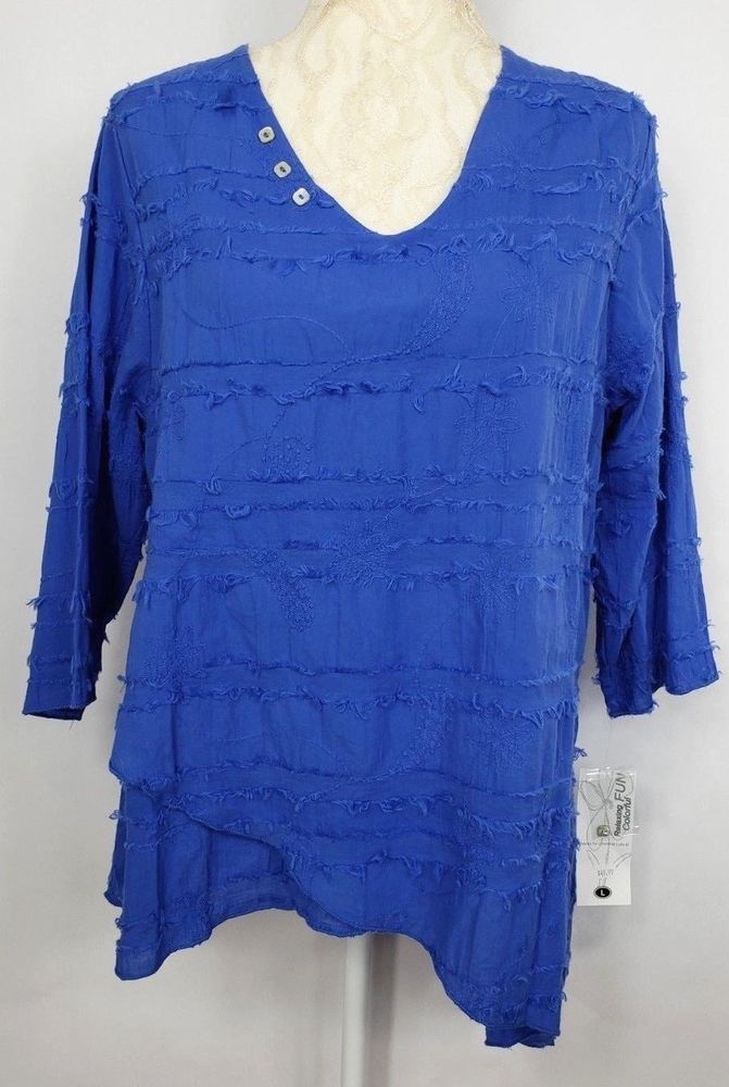 Lulu B Womens Size Large Blue Floral Design V Neck 3/4 Sleeve Asymmetrical Top #LuluB #Vneck #Any Blue Floral Design, Red Blue White, Peacocks, Red White Blue, Blue Floral, Lucky Brand, Red Blue, Ebay Store, Red And Blue