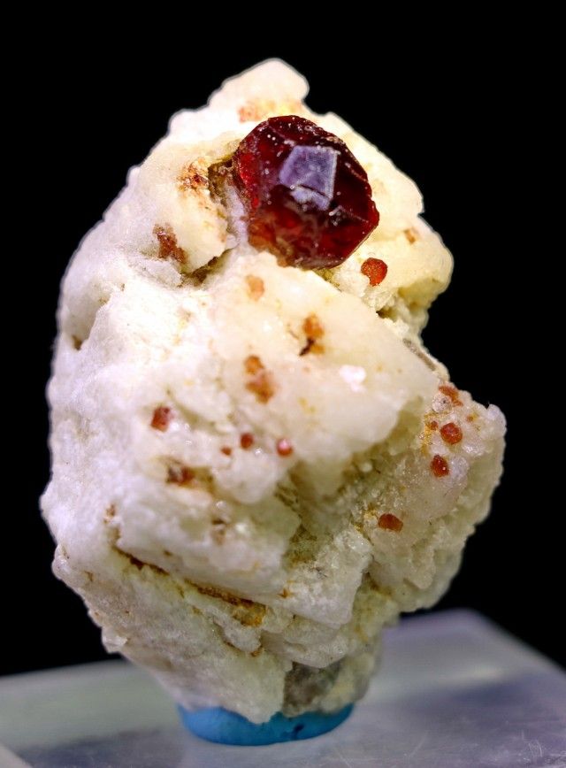 182 ct Unheated ~ Natural Red Garnet specimen Crystal Cabinets, Red Garnet, Natural Red, Garnet, Auction, Gems, Red, Nature