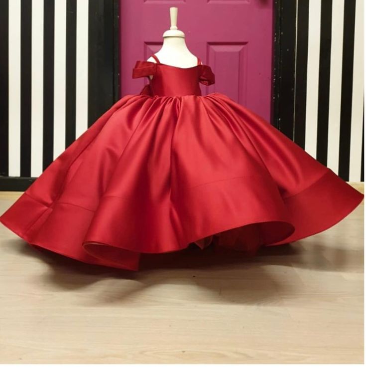 Quinceanera Satin Ball Gown, Satin Ball Gown Dresses For Quinceanera, Floor-length Satin Dress For Quinceanera, Ball Gown Princess Dress For Debutante Ball, Princess Style Floor-length Dress For Pageant, Red Gown For Pageant During Prom Season, Princess Style Satin Ball Gown For Pageants, Princess Style Floor-length Prom Pageant Dress, Princess Style Floor-length Pageant Dress For Prom