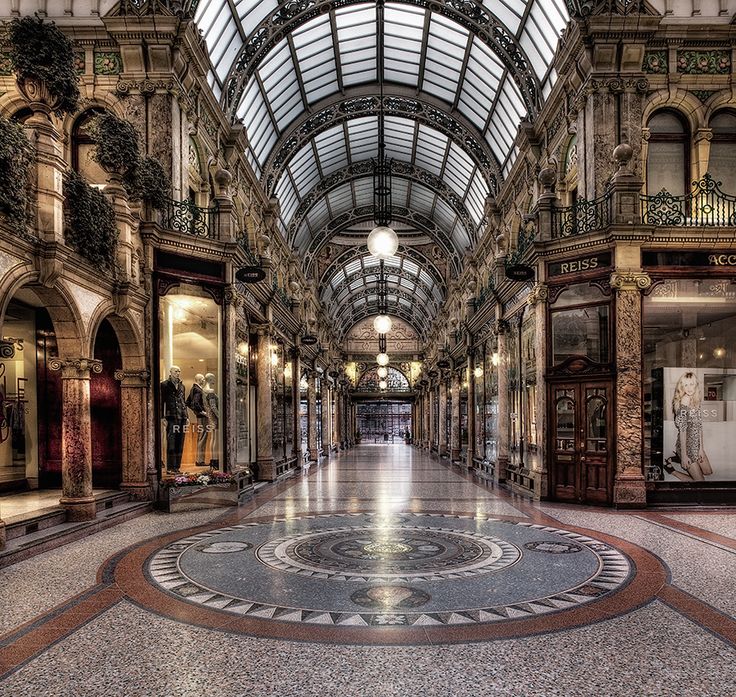 the inside of a building that has a circular floor in front of an arched ceiling