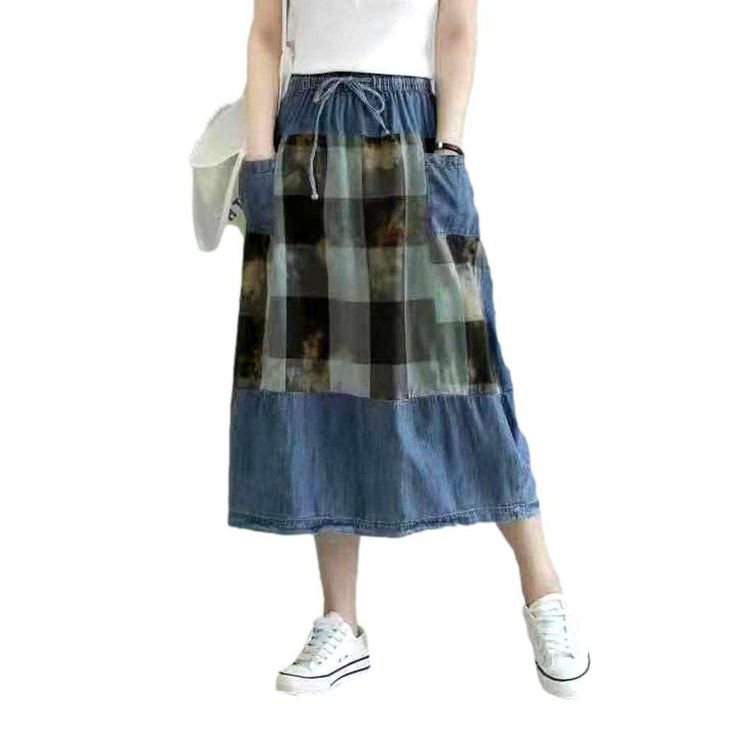 Ready to make a statement? Step out in mode with our 2023 Spring-Summer Collection's Elastic-Waist-Painted Denim Skirt ââ‚?a perfect blend of urban style and cool-girl vibes!Why You Need This PieceA must-have for the season. this skirt is crafted with high-quality denim and features a high-waist. long silhouette with drawstrings closure. giving you the perfect fit for a sophisticated and effortless look. Accented with a unique painted design. this piece will make a statement and have heads turni Street Style Jeans, Denim Skirts Online, Jeans Street Style, Stylish Skirts, Painted Jeans, Denim Patterns, Painted Denim, Urban Looks, Effortless Look