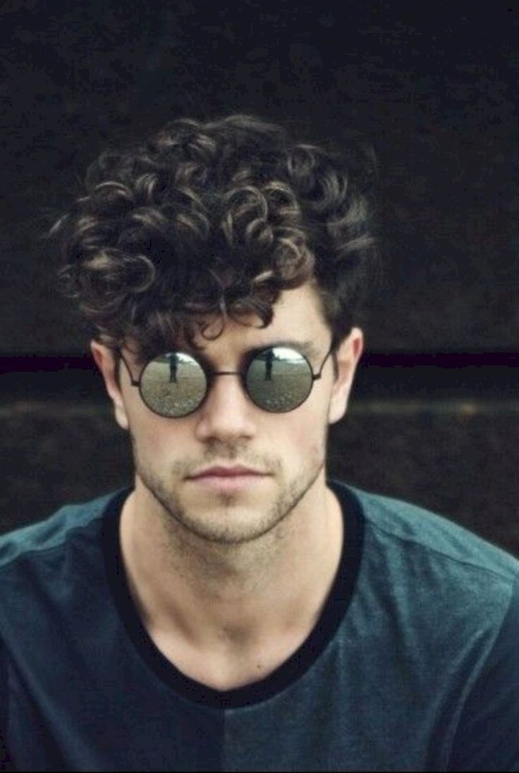 Breathtaking 33 Stunning Curly Hairstyle for Men with White Skin http://vialaven.com/2019/04/07/33-stunning-curly-hairstyle-for-men-with-white-skin/ Men's Curly Hairstyles, Top Hairstyles For Men, Modern Short Hairstyles, Curly Hair Photos, Men's Long Hairstyles, نظارات شمسية, Top Hairstyles, Hair Styles 2017, Corte De Cabelo Masculino