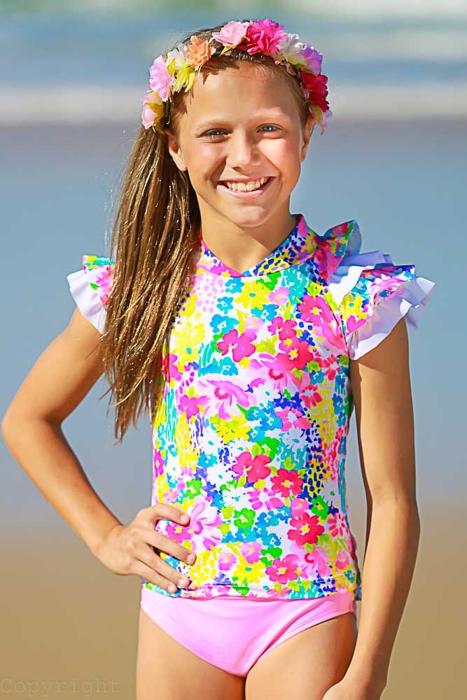 Sun Shirt Set Junior Swimsuits, Swimwear Photography, Beachwear Collection, Kids Fashion Trends, Girls Swimwear, Model Outfit, Sun Shirt, Frill Sleeves, Swimsuit Models