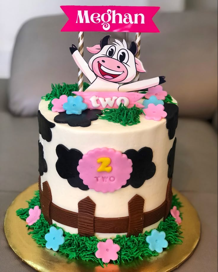 Vaquita Lola Cake | 2 birthday cake, Cow birthday cake, Cow birthday