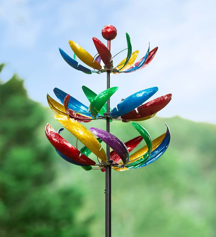 Oversized 7' tall metal garden spinner is colorful and bold. Black Sectional, Ombre Paint, Garden Spinners, Metal Wind Spinners, Wind Sculptures, Outdoor Paint, Solar Wind, Garden Accents, Wind Spinners