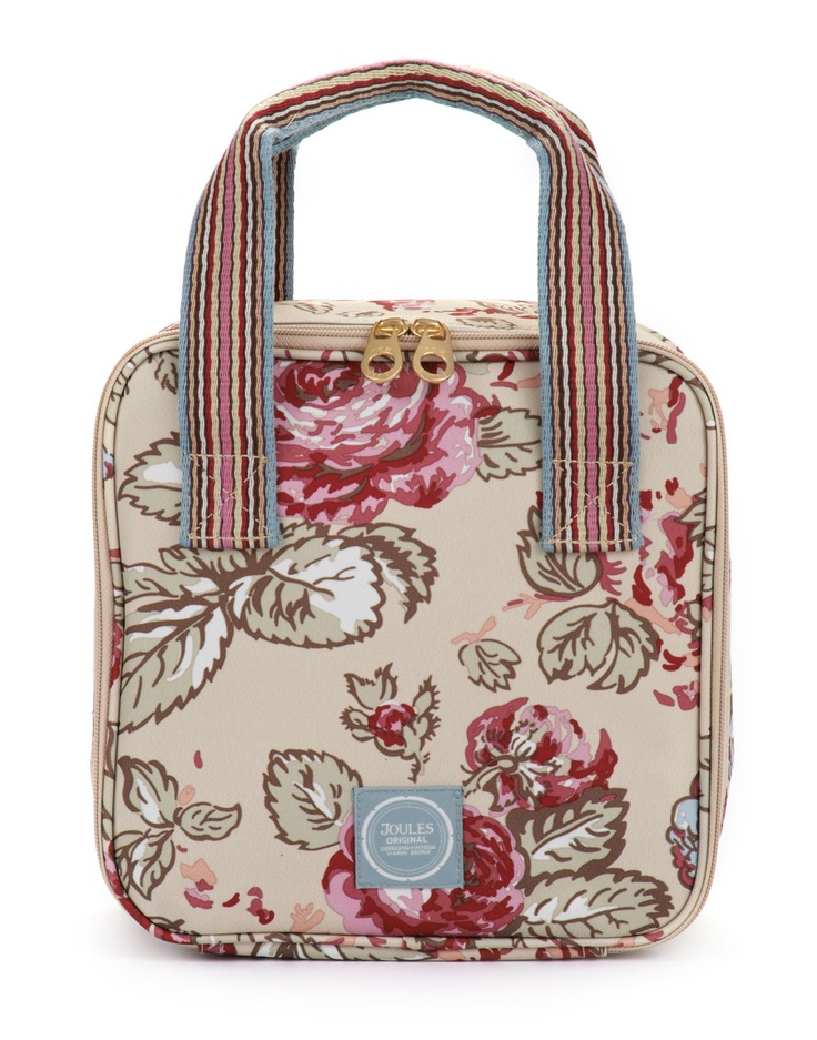 Outdoor Lunch Bag - Super for stashing a snack until feeding time, this pretty practical bag is just the job for carrying along your lunch. #picnic Lunch Picnic, Outdoor Lunch, Perfect Picnic, Practical Bag, Feeding Time, Man Child, Beach Picnic, Lunch Bag, Glamping