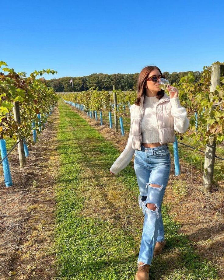 What to Wear to a Winery + 9 Outfit Ideas - Lux & Concord in 2024 ...