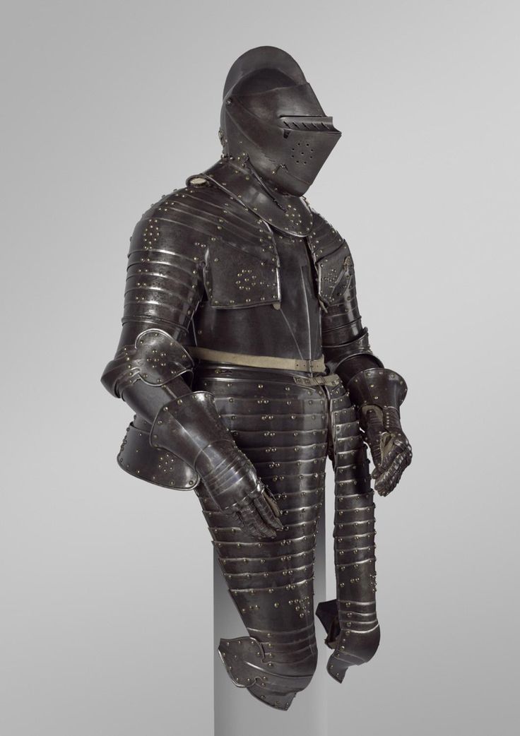 a statue of a knight in full armor