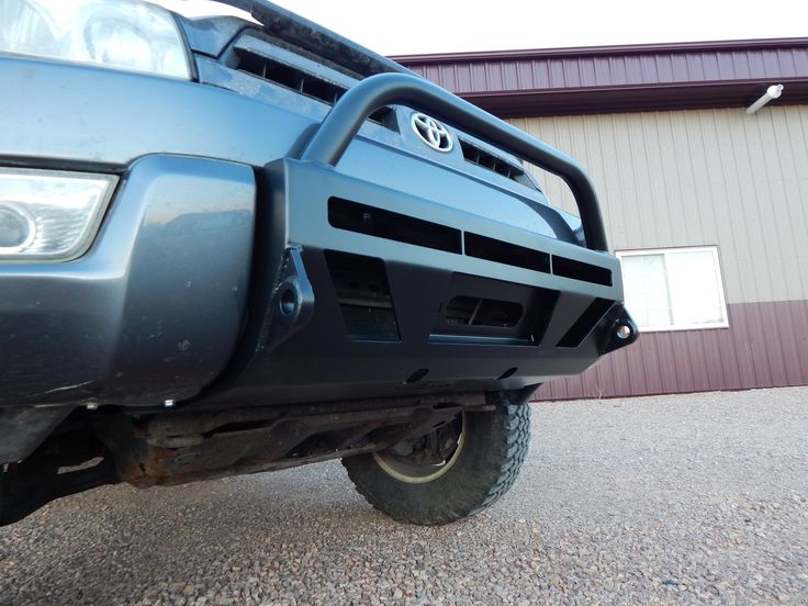 the front bumper of a truck parked in front of a building