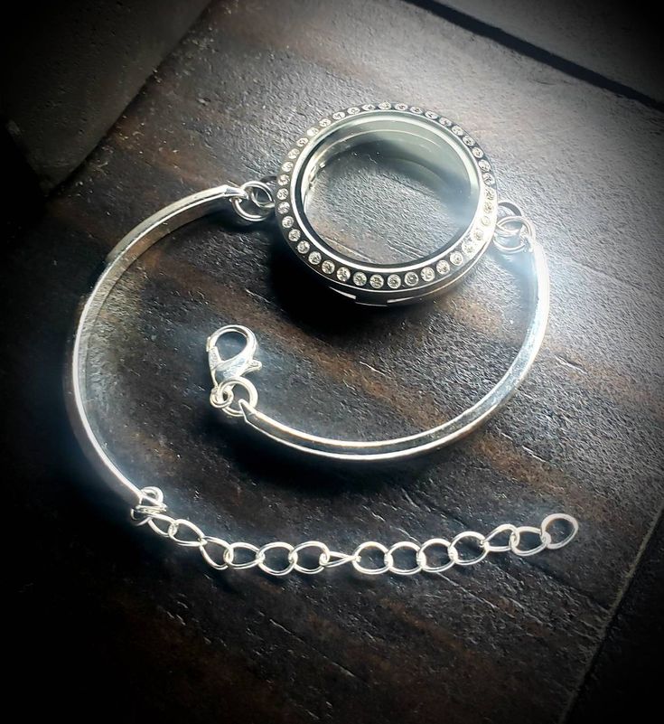 What you will receive: 1-Large (30mm) Silver Stainless Steel Floating Locket Bar Bracelet with a Crystal Magnetic Face One Size fits all (adjustable bracelet chain included) You can check out my pre-designed floating locket combinations here: https://www.etsy.com/shop/PrettyPalazzo?section_id=15744730&ref=shopsection_leftnav_4 Shipping: Orders are shipped out within 1-2 business days. Most orders can be shipped out the same day if they are ordered before 3pm Eastern Time. Great care is taken Antique Silver Stainless Steel Jewelry For Gift, Antique Silver Metal Jewelry With Lobster Clasp, Stainless Steel Round Bracelets For Jewelry Making, Nickel-free Silver Stainless Steel Jewelry, Silver Interchangeable Jewelry Gift, Silver Interchangeable Jewelry As Gift, Silver Crystal Bracelet Gift, Silver Interchangeable Jewelry For Gifts, Silver Crystal Bracelet As Gift