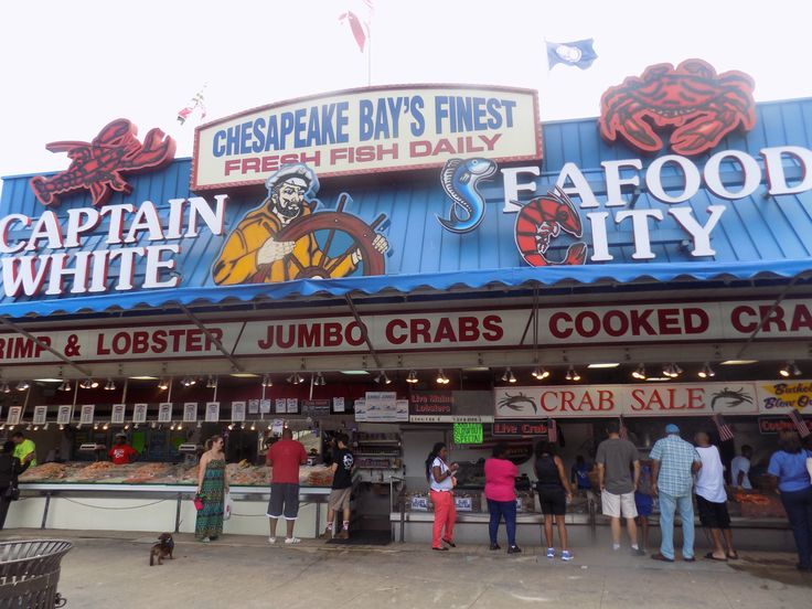 people are standing in line to get food at captain's fish and seafood city