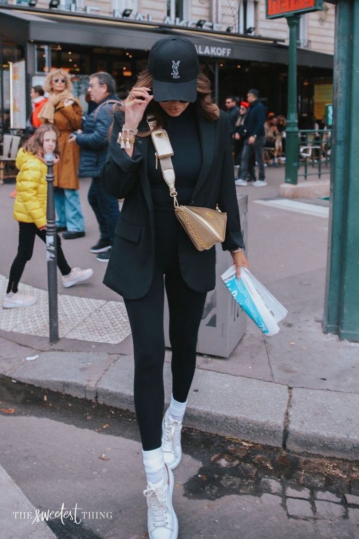 Athleisure Street Style, Emily Ann Gemma, Blazer Outfits Casual, Look Legging, Emily Ann, Fall Outfit Inspiration, Mode Casual, Paris Outfits, Looks Street Style