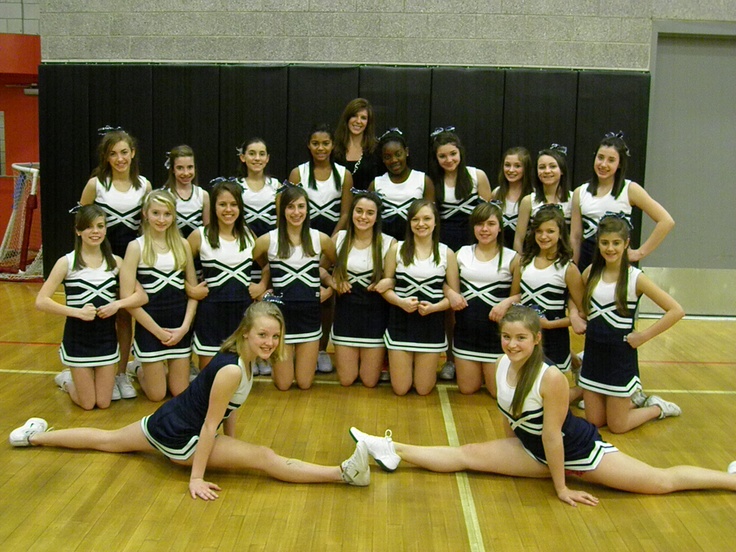 the cheerleaders are posing for a group photo