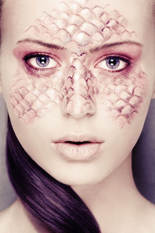 Scales makeup...All over the face would be better. Dragon Makeup, Sarah Gadon, New Year's Makeup, Theatre Makeup, Halloween Makeup Diy, Theatrical Makeup, Character Makeup, Mermaid Makeup, Special Effects Makeup