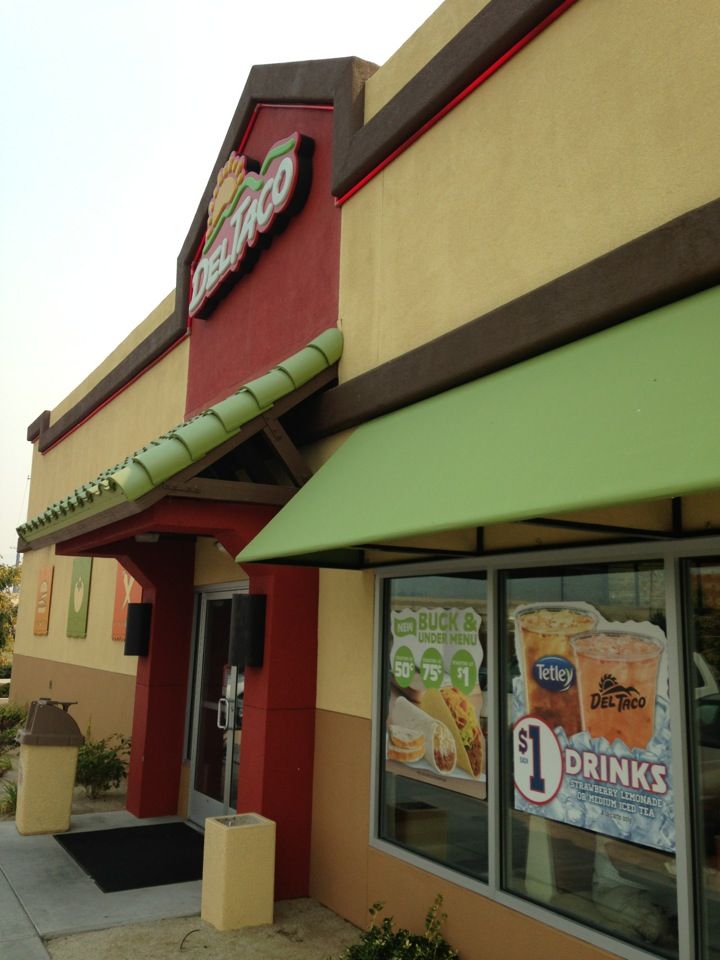 the exterior of a fast food restaurant