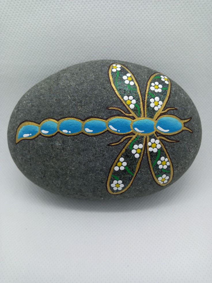 Pin by Rachn on Basic stone designs | Rock painting designs, Stone art ...