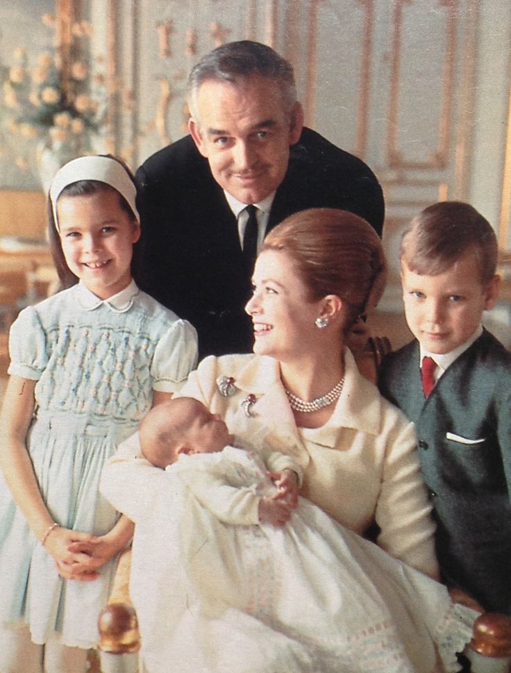 Prince Rainier with his wife Princess Grace and their three children; Princess Caroline, Prince Albert and newborn Princess Stephanie in 1965 Prins Albert, Pauline Ducruet, Prince Of Monaco, Princess Grace Kelly, Prince Rainier, Monaco Royal Family, Princess Caroline Of Monaco, Caroline Of Monaco, Princess Stephanie