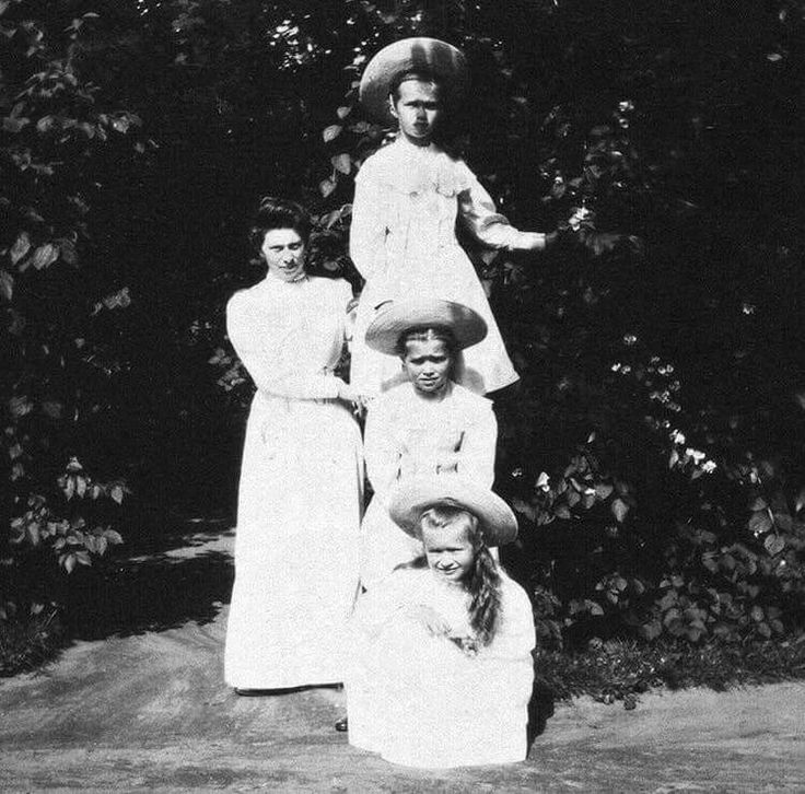 An Old Black And White Photo Shows Three Women In Long Dresses With 