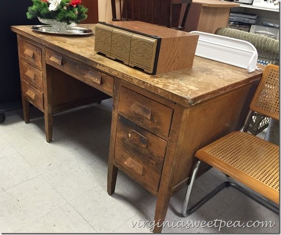 an old desk with a radio on it