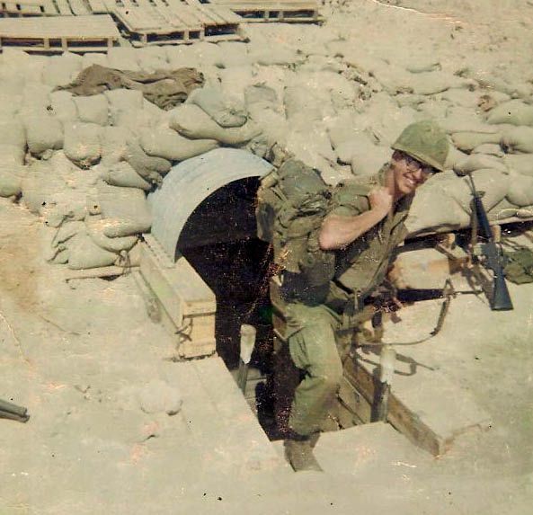 lz baldy vietnam 1969 - Bing Images M60 Machine, Army Photo, Vietnam History, North Vietnam, Military Design, South Vietnam, Military Photos, American Soldiers, Military Service