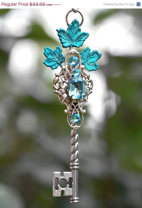 Dog Days of Summer Sale Blue Leaves Key Necklace by KeypersCove, $29.70 Old Keys, Skeleton Keys, Key Jewelry, Keys Art, Magical Jewelry, Key To My Heart, Key Necklace, Key Pendant, Fantasy Jewelry