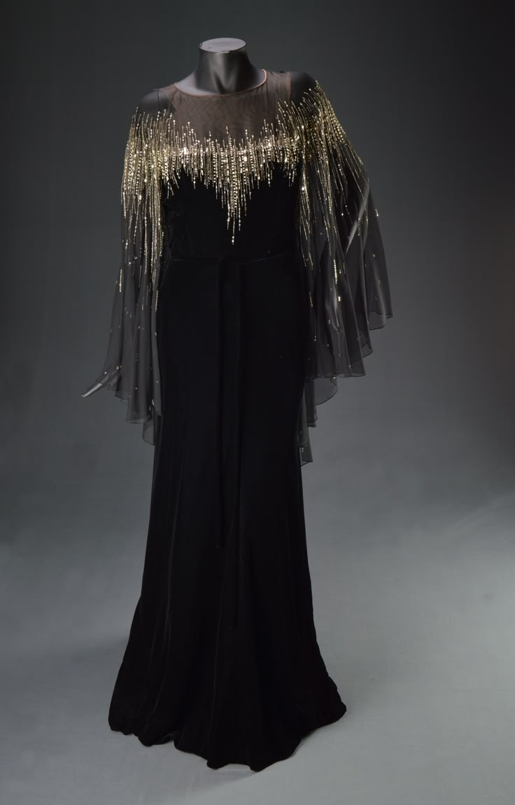 Dionne Warwick, "Dionne Warwick Live in Cabaret," 1975, Designed by Michael Travis, The Collection of Motion Picture Costume Design: Larry McQueen Wizard Fashion, Vintage Sketches, 70s Inspired Outfits, Trivia Question, Broadway Costumes, Padmé Amidala, Dionne Warwick, Film Costumes, Old Hollywood Movie