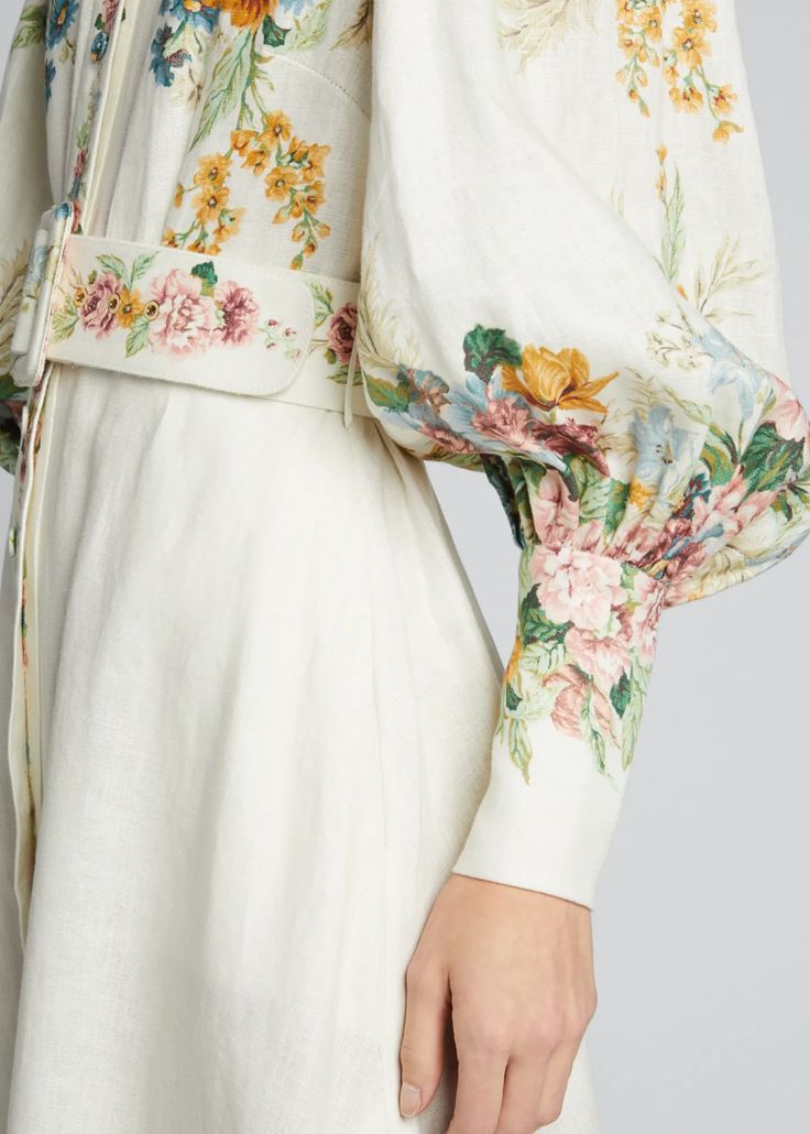 Floral Long Dress, Sleeves Designs For Dresses, Floral Dresses Long, Floral Outfit, Designs For Dresses, Tropical Floral, Sleeve Designs, Fashion Details, Top Designers