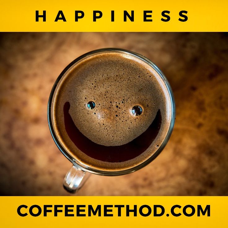 a coffee cup with a smiley face in it and the words, no reclame por tier que accordar cedo