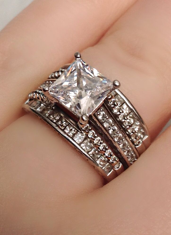 I love my wedding bands from Kay Jewelers! I get so many compliments on it. 5 stars :) Kay Jewelers, My Wedding, Wedding Bands, I Love, Band, Stars