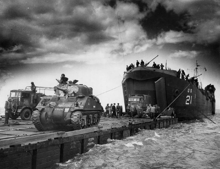 Unloading Tanks Early D-day Vintage Press Photo D Day Normandy, Operation Overlord, Normandy Landings, Normandy Beach, D Day Landings, Normandie France, Sherman Tank, Landing Craft, Gold Beach