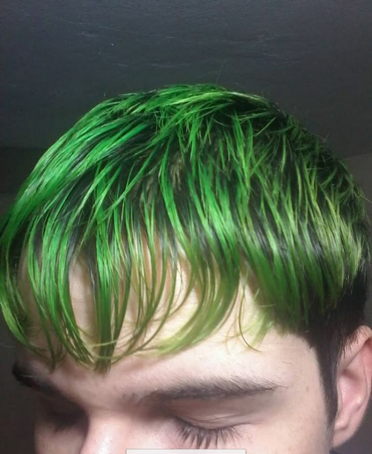 Green Hair Men, Black And Green Hair, Green Highlights, Awesome Hair, Colorful Hair, Cool Hair Color, Green Hair, Neon Green, Dyed Hair