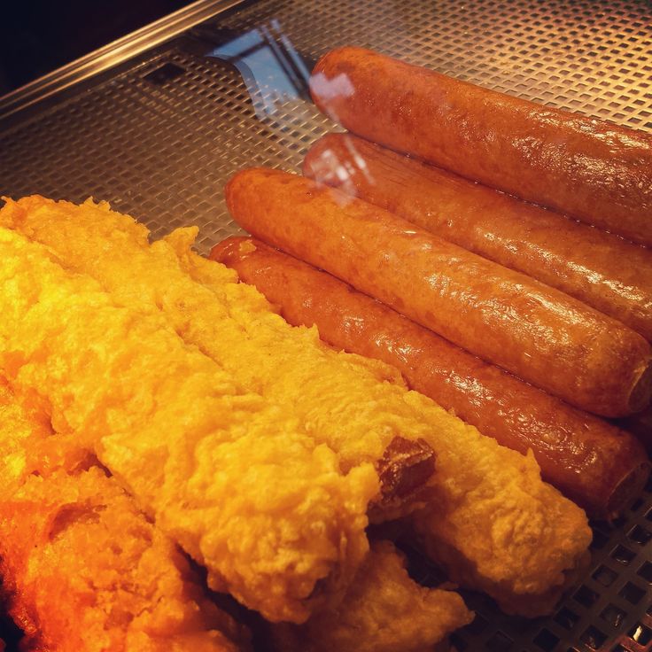 some fried food is sitting on a cooling rack and ready to be cooked in the oven