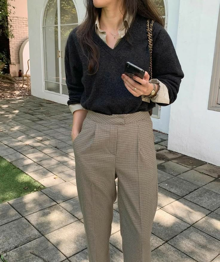 Professor Look Women, Artistic Business Casual Outfits, University Professor Outfits, Cool Professional Outfits, Studious Outfits Women, Masculine Feminine Outfits For Women, Masculine Office Outfits For Women, Masculine Women’s Outfits, Dress Like A Professor