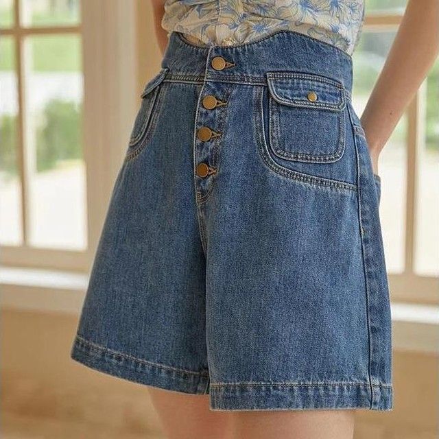 Retro High-Waist Denim Shorts 74.65 and FREE Shipping Tag a friend who would love this! Active link in BIO #hashtag13 #hashtag14 #hashtag15 #hashtag16 #hashtag17 #hashtag18 Lady Design, Sophisticated Office, Retro Mode, High Waisted Shorts Denim, Office Casual, Short En Jean, Office Lady, Weekend Getaway, Office Ladies