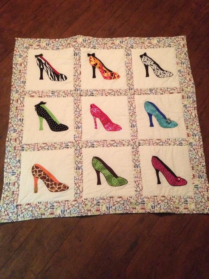 a quilted table runner with high heel shoes on the front and bottom, all in different colors