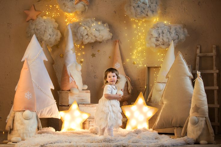 Фотограф Романенко Елизавета г.Краснодар фотостудия Белый Осел Diy Christmas Photoshoot, Christmas Photo Props, Xmas Photos, Christmas Photo Booth, Deco Studio, Christmas Shoot, Christmas Mini Sessions, Photoshoot Props, Christmas Interiors