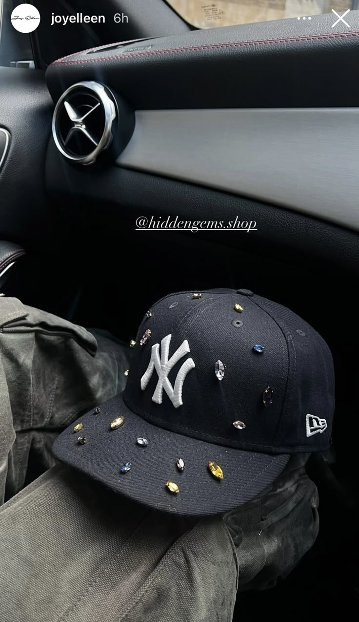 Custom New Era Hats, New Era Yankees, Custom Fitted Hats, Estilo Cholo, Custom Caps, Denim On Denim, Girly Accessories, Cool Fits, New Era Cap