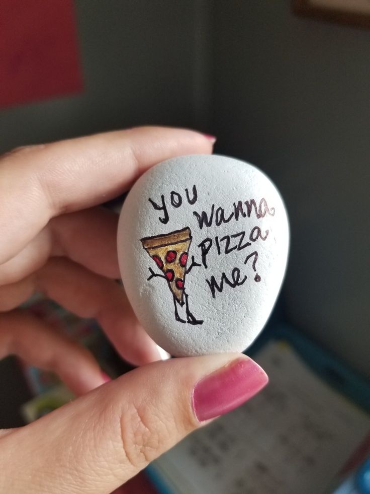 Painted rock. Sharpie marker. Pizza pun. Deona 2018. Rock Painting ...