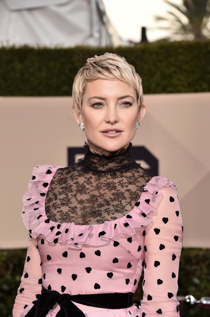 Face It: One of the Best Parts of Award Season Is Watching Kate Hudson's Pixie Grow Out Super Short Bobs, Shaved Heads, Hair Today Gone Tomorrow, Hair Pics, Everyday Hair, Haircut Inspiration, Hair 2018, Popsugar Beauty, Funky Hairstyles