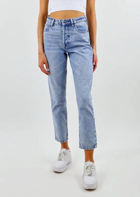 Cropped Jeans Outfit, Light Wash Straight Leg Jeans, Recruitment Outfits, Turn Back Time, Jeans Light Wash, Jeans High Waisted, Jeans Light, Light Wash Jeans, Light Wash Denim