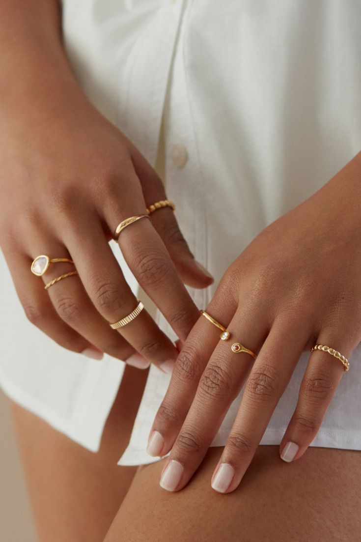 How To Wear Rings, Modern Accessories, Meaningful Jewelry, Classy Jewelry, Gold Ring Stack, Minimal Jewelry, Stacked Jewelry, Jewelry Lookbook, Chic Jewelry