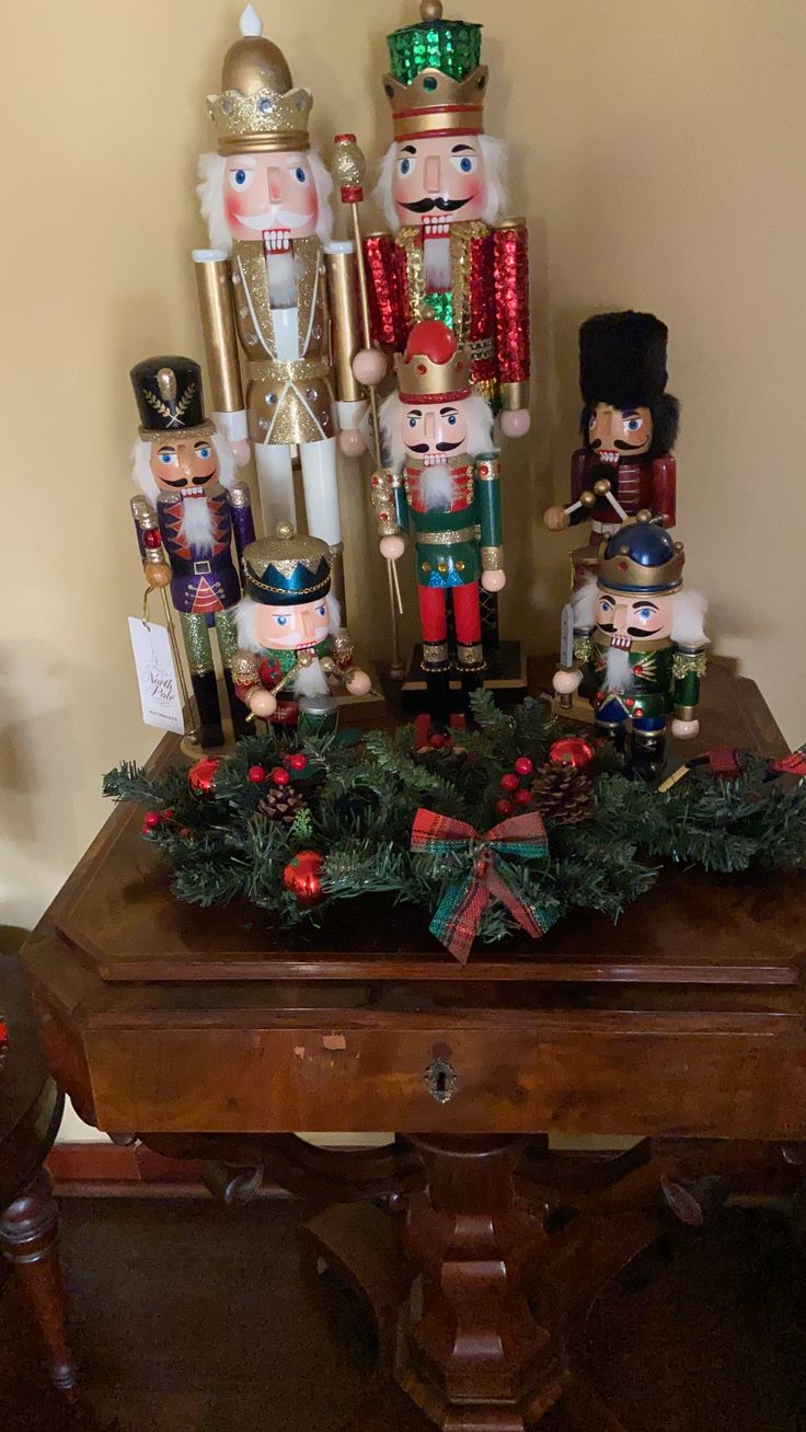 nutcrackers and decorations are arranged on a table